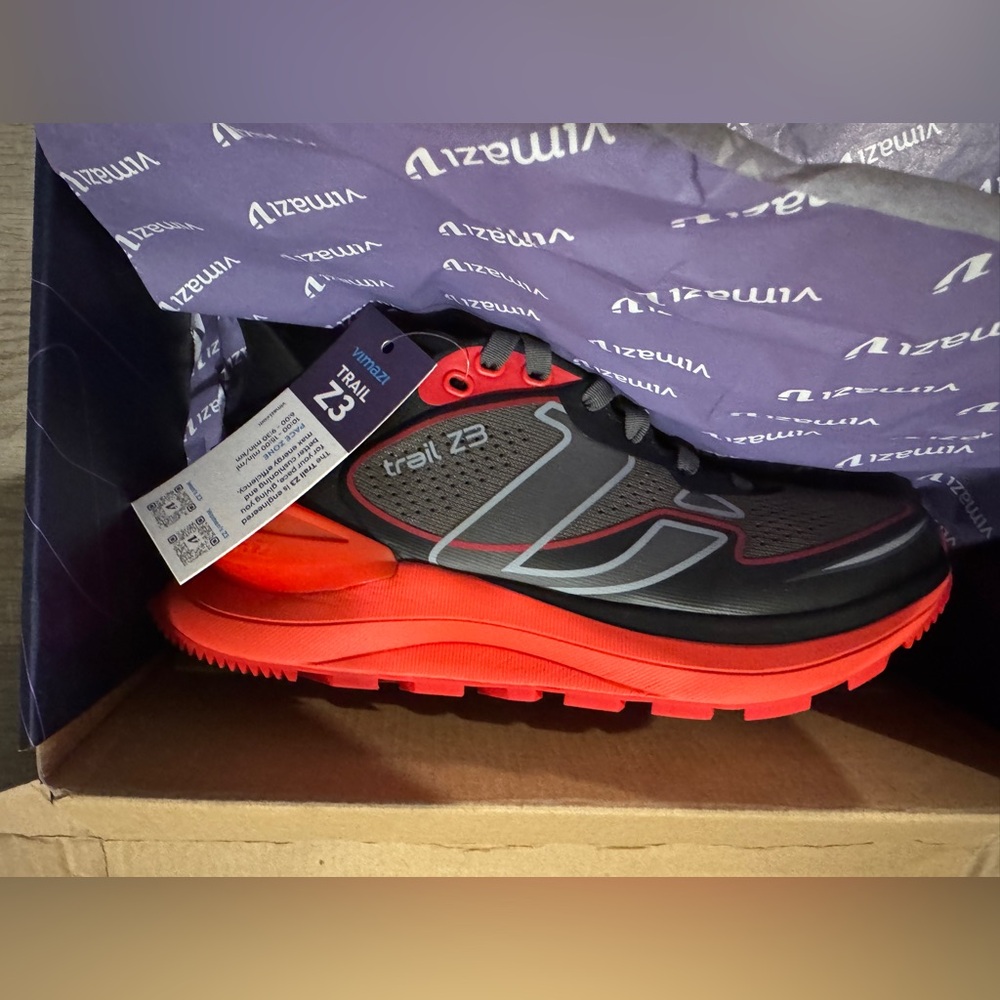 NWT Women’s Trail Running Shoes 8 - NWT Vimazi Z3